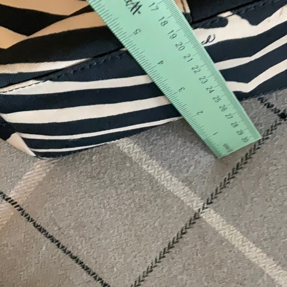 Very interesting coach bag zebra print very clean some cracks on handles no - Picture 10 of 11